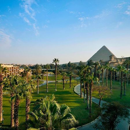 Marriott Mena House, Cairo Hotel Giza Exterior photo The pyramids from the resort