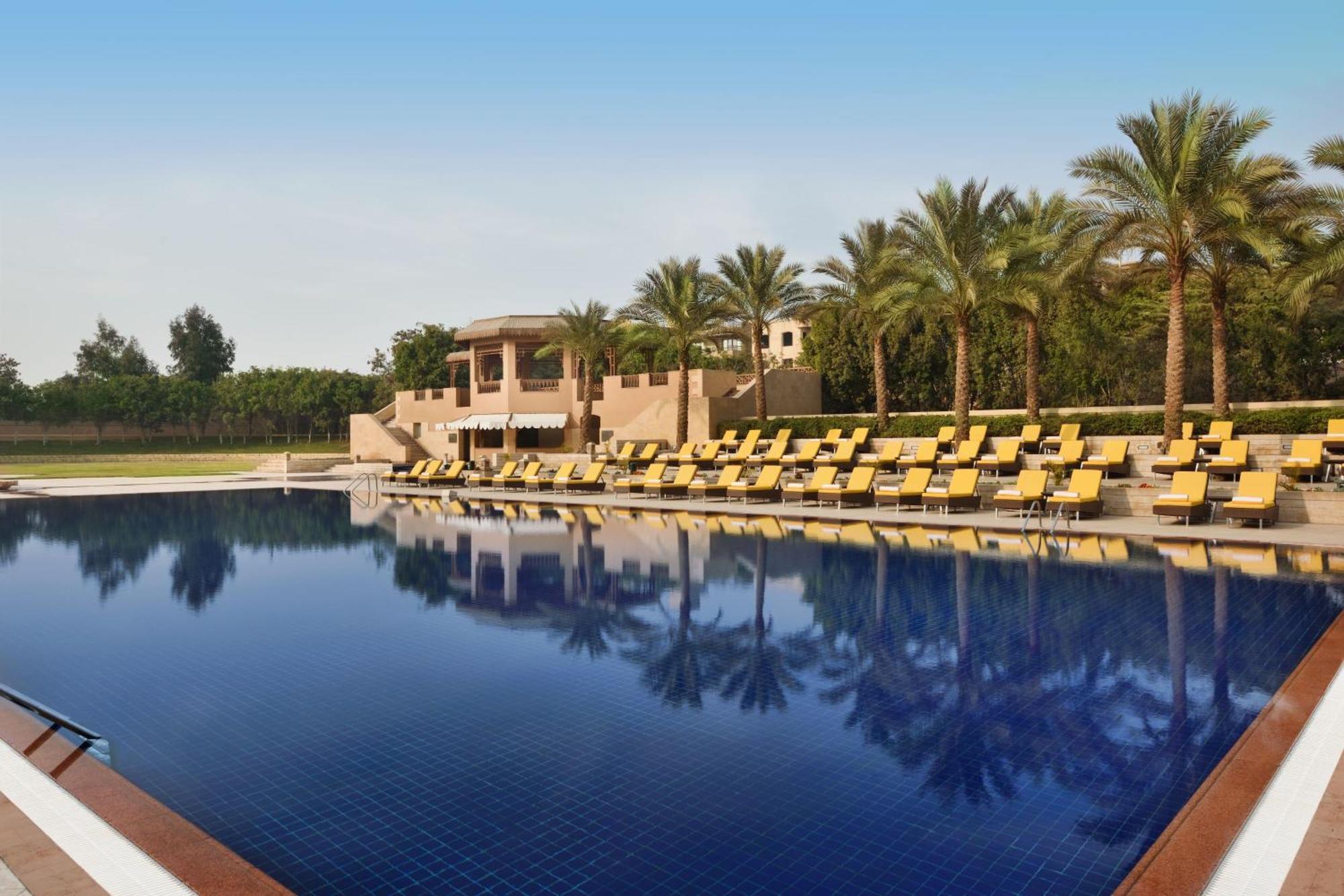 Marriott Mena House, Cairo Hotel Giza Exterior photo The pool at the One & Only Royal Mirage